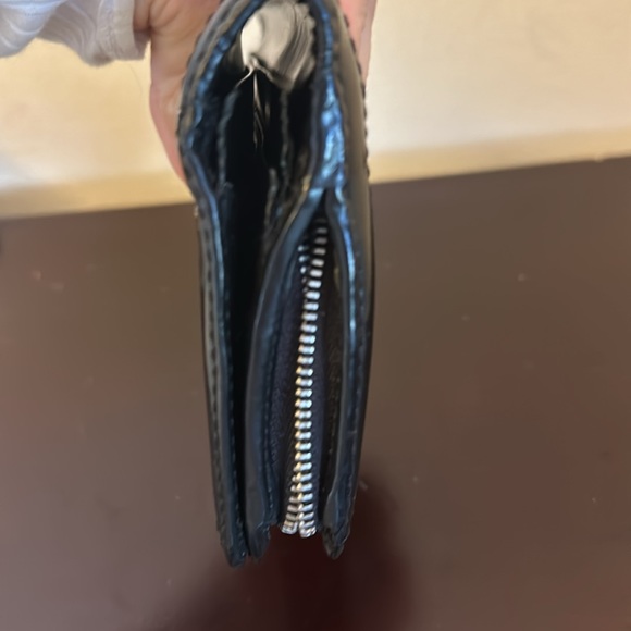 Burberry vintage bifold wallet. Good used condition. Comes with COA! - Picture 4 of 8